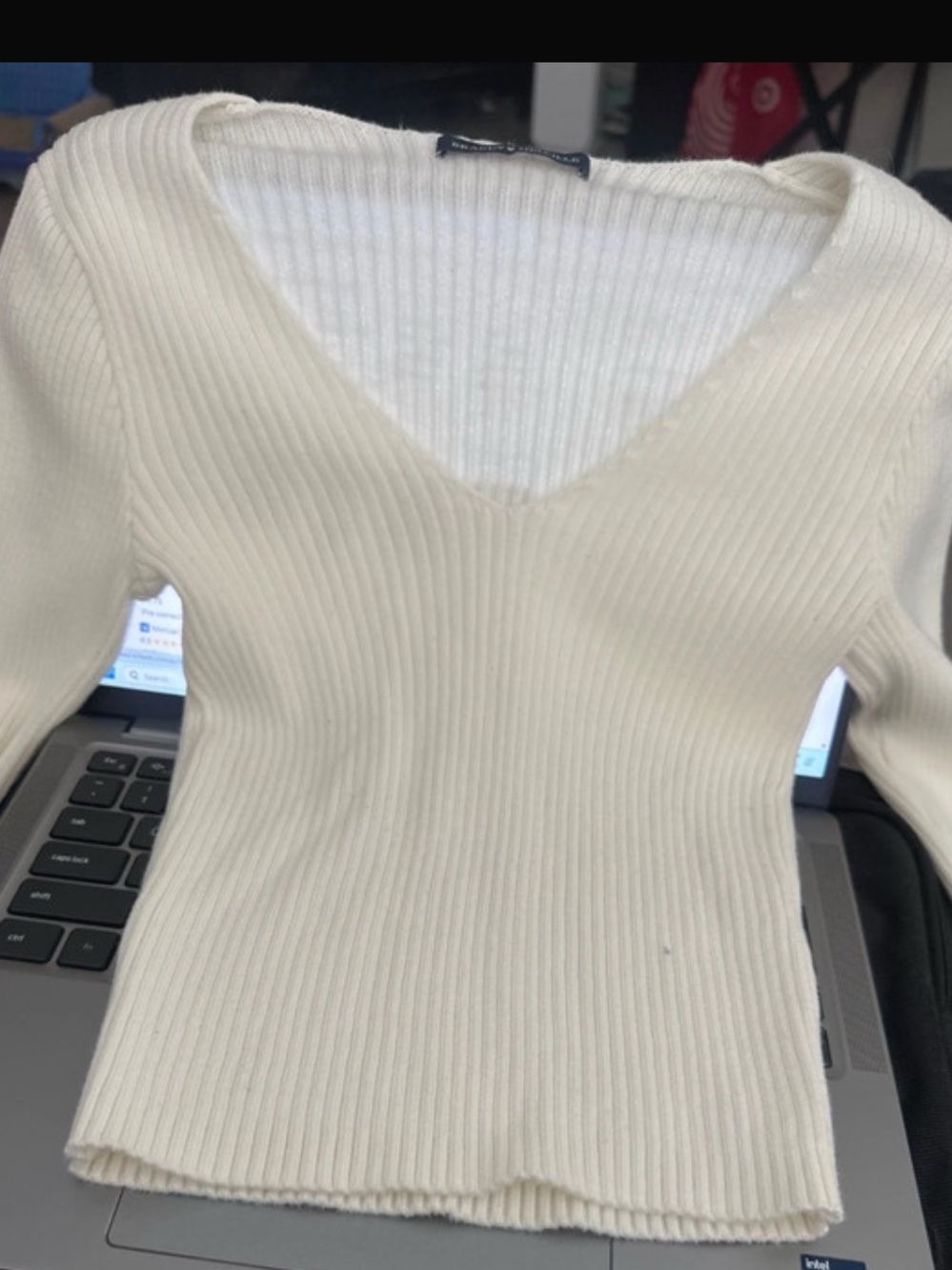 Brandy Melville Ribbed V-Neck Sweater in Off-White XS